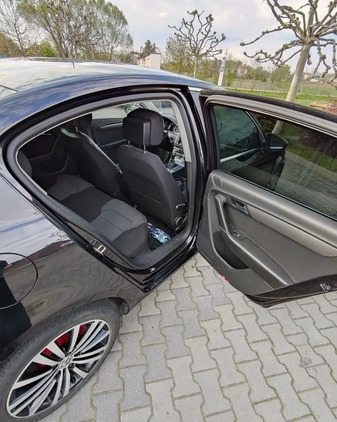 Volkswagen Passat cena 31500 przebieg: 270000, rok produkcji 2013 z Opole małe 277